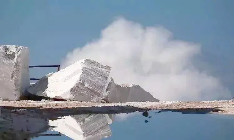 生而不凡丨带你揭秘乔瓦尼火岩石的涅盘重生之旅 石灰